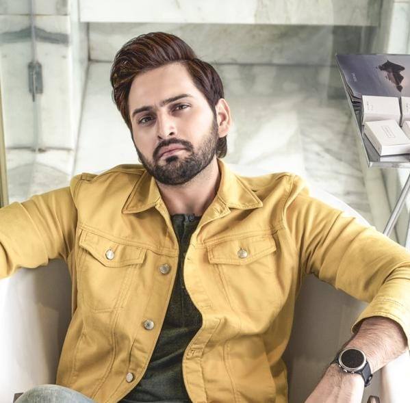 Siddharth Chandekar Biography Wiki Movies Wife Father Mother Family Latest Movie Web Series GF Height Birthday Age Engagement